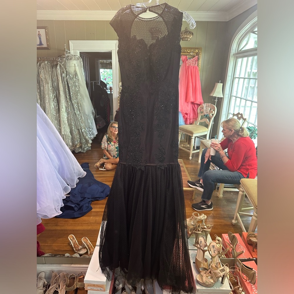 Black Mac Duggal Size 4 Cap Sleeve Dress
